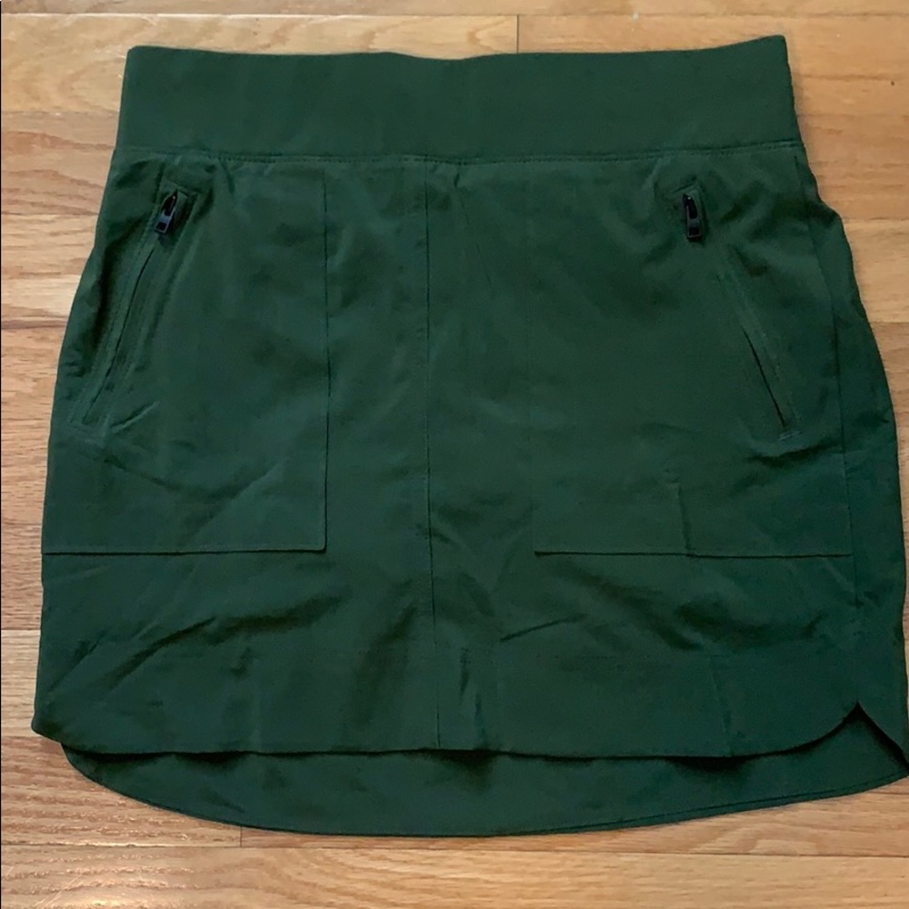 EUC olive green Athleta skort size 4